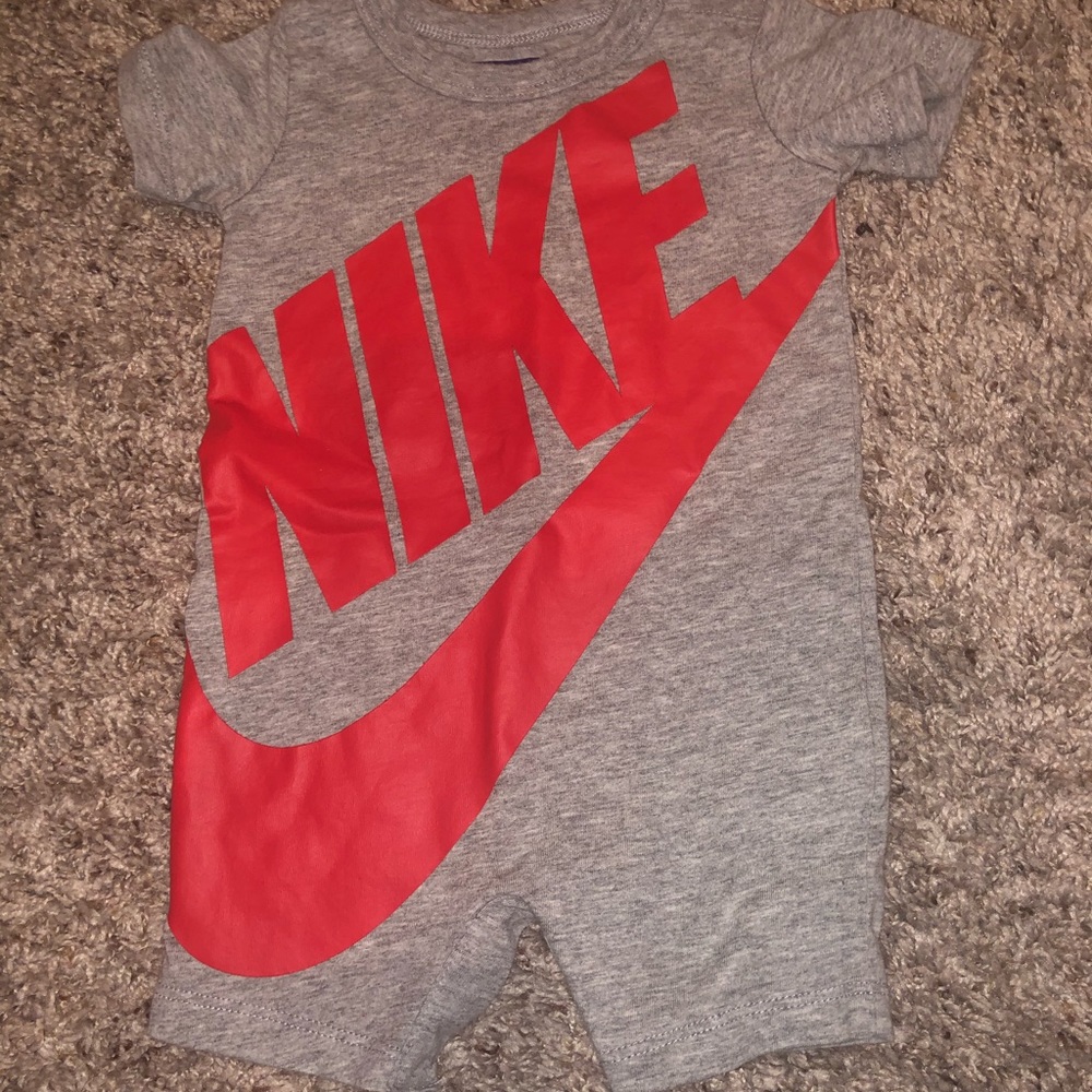 Nike outfit 0/3 m